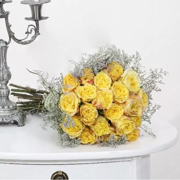 دسته گل رز کوچک